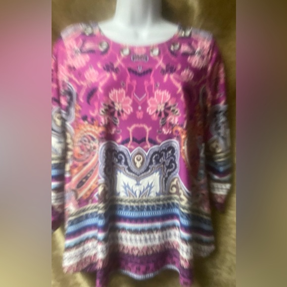 New Directions Grommet Neck Swing Top - Picture 7 of 12